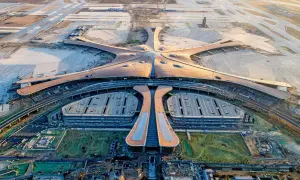 Der Berliner Flughafen im Bau, eine beeindruckende Architektur, die die Bauzeit widerspiegelt.