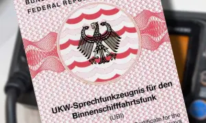 Deutsches Funkzeugnis für die Binnenschifffahrt (UBI). Ein wichtiges Dokument für jeden Bootsführer, der die Funkkommunikation beherrscht, wie im **Pilotenalphabet** beschrieben.