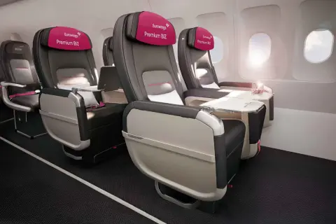 Komfortable Sitze im Airbus A320 Innenraum der Eurowings Premium BIZ.