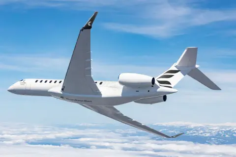 Ein Bombardier Global 8000 Jet fliegt hoch über den Wolken. Die Frage "wie viel fliegt ein Flugzeug" wird hier durch die majestätische Ansicht beantwortet.