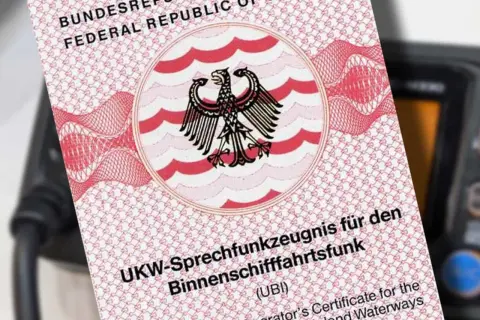 Deutsches Funkzeugnis für die Binnenschifffahrt (UBI). Ein wichtiges Dokument für jeden Bootsführer, der die Funkkommunikation beherrscht, wie im **Pilotenalphabet** beschrieben.