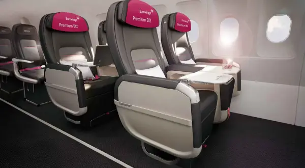 Komfortable Sitze im Airbus A320 Innenraum der Eurowings Premium BIZ.