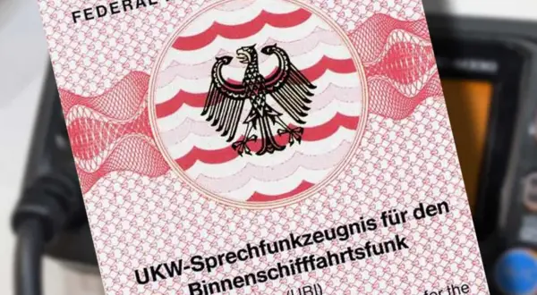 Deutsches Funkzeugnis für die Binnenschifffahrt (UBI). Ein wichtiges Dokument für jeden Bootsführer, der die Funkkommunikation beherrscht, wie im **Pilotenalphabet** beschrieben.