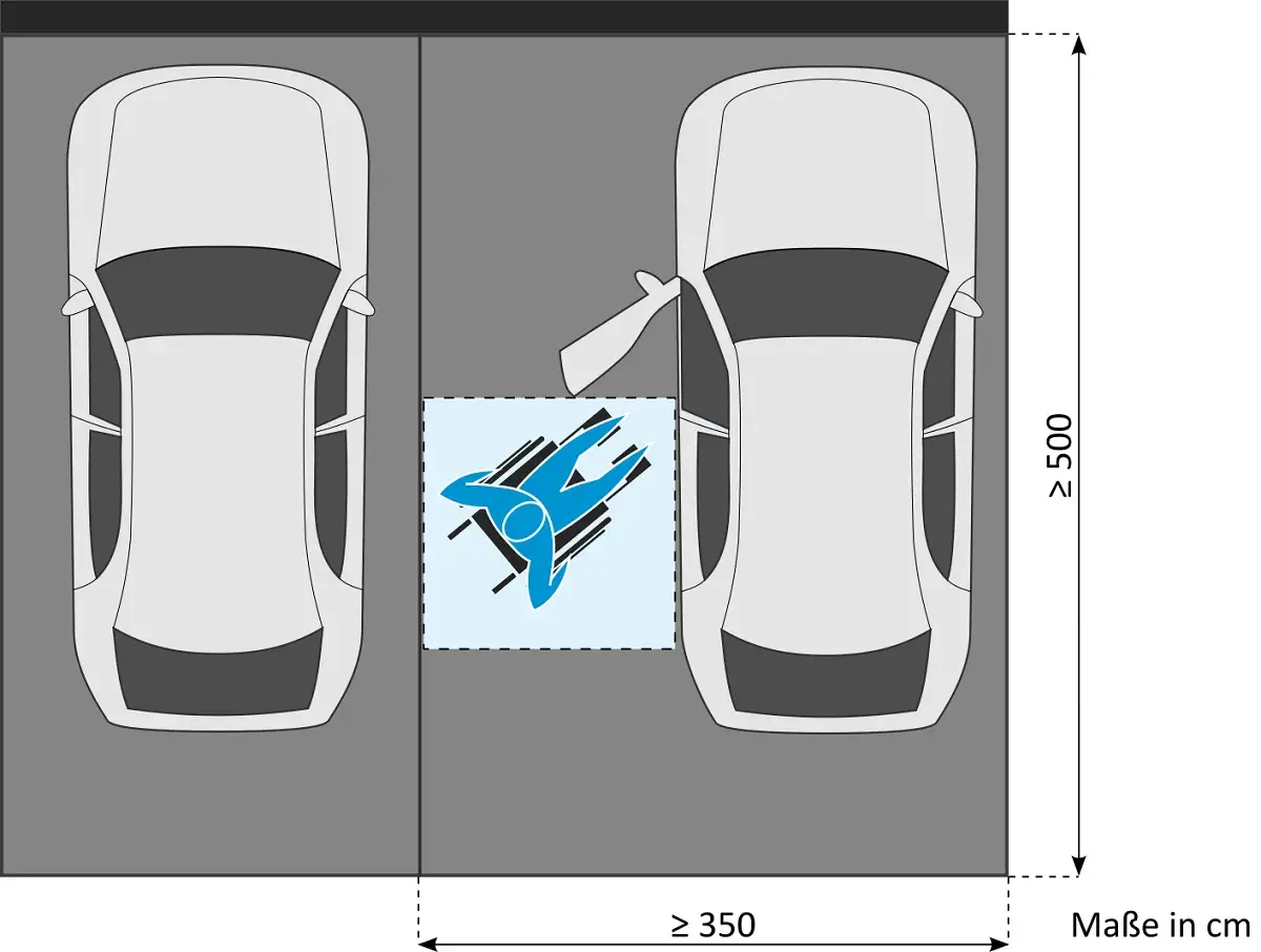 Zwei Autos parken nebeneinander. Ein Symbol zeigt einen Rollstuhlfahrer, der den Platz zwischen den Autos nutzt. Dies ist ein parkplatz behindertengerecht.