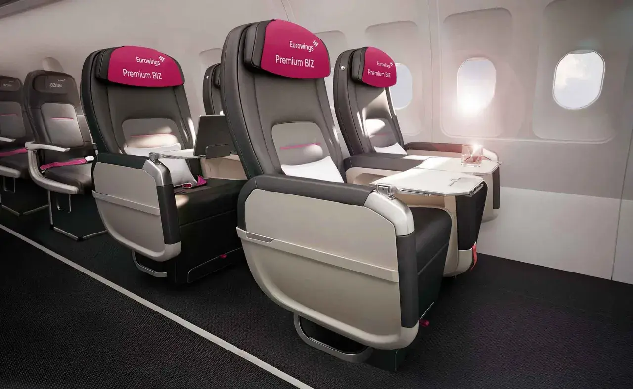 Komfortable Sitze im Airbus A320 Innenraum der Eurowings Premium BIZ.