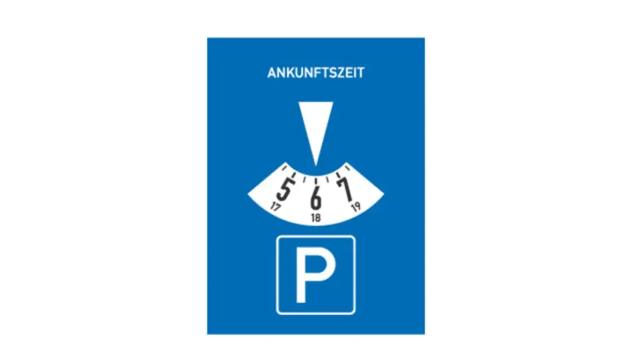 Blaue Parkscheibe mit weißem "P". Die Ankunftszeit kann eingestellt werden, z.B. auf eine halbe Stunde.
