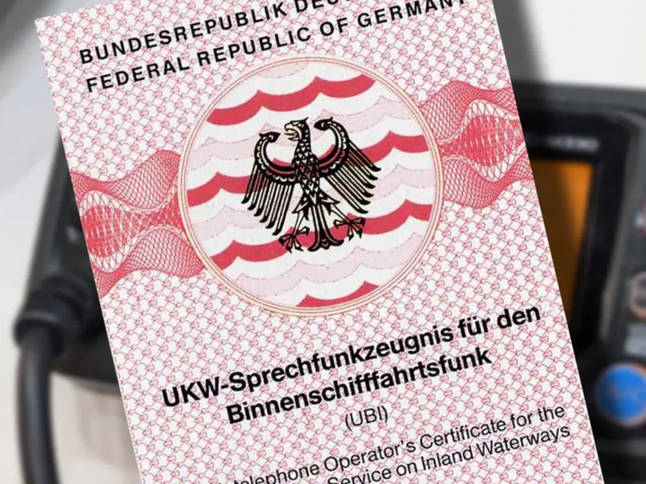 Deutsches Funkzeugnis für die Binnenschifffahrt (UBI). Ein wichtiges Dokument für jeden Bootsführer, der die Funkkommunikation beherrscht, wie im **Pilotenalphabet** beschrieben.