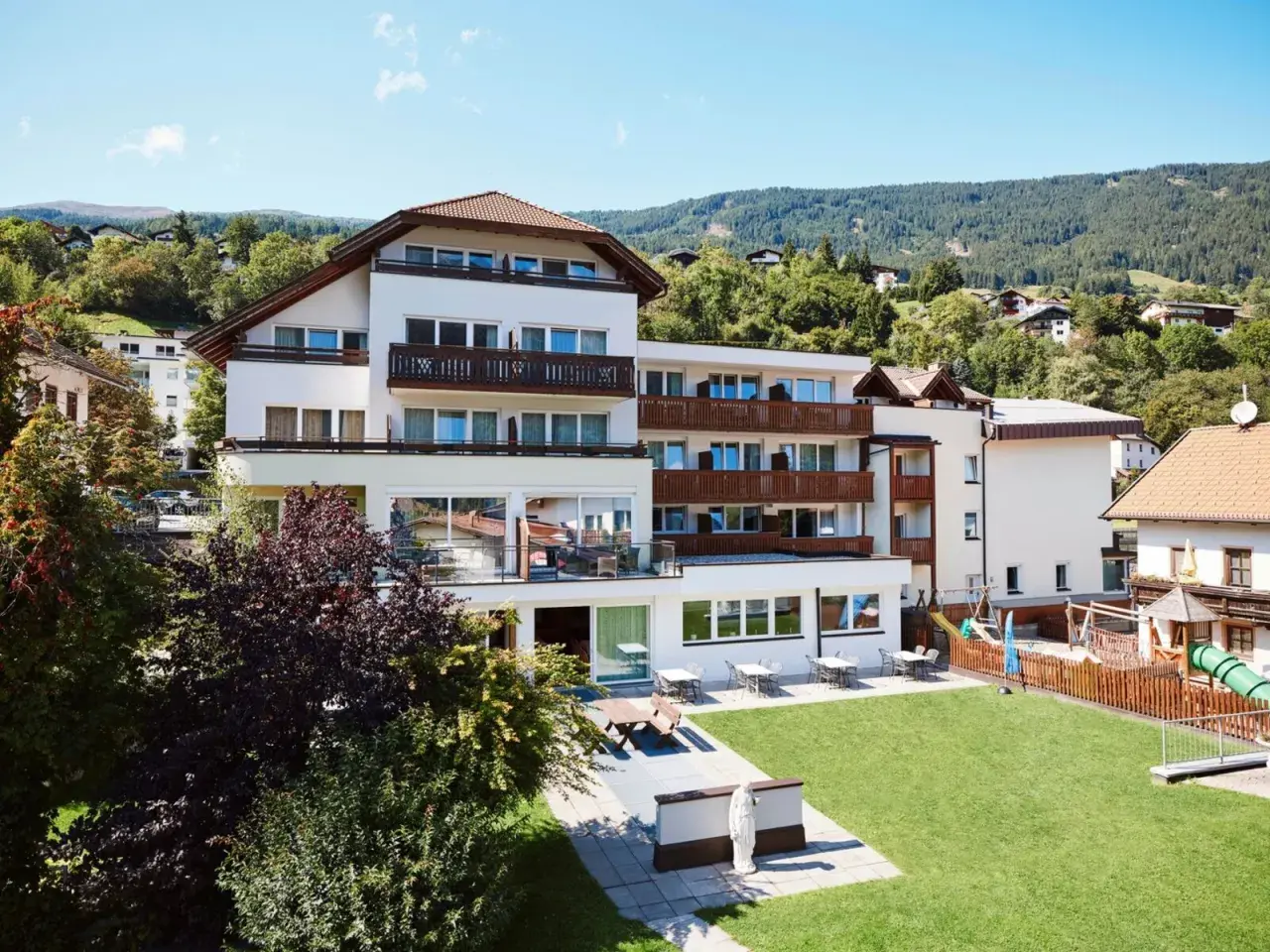 Das TUI Kids Club Alpina Tirol bietet Spaß für Kinder auf dem Spielplatz neben dem Hotel.