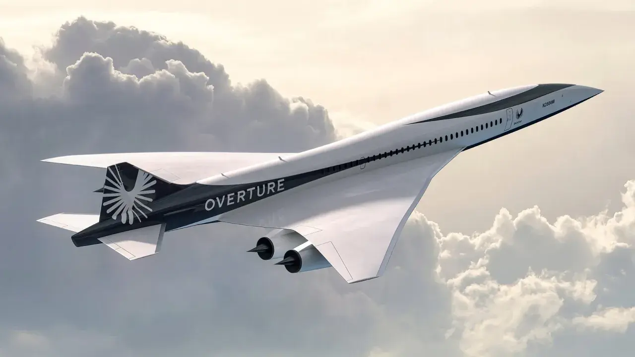 Der Boom Overture, ein Überschallflugzeug, fliegt durch die Wolken.