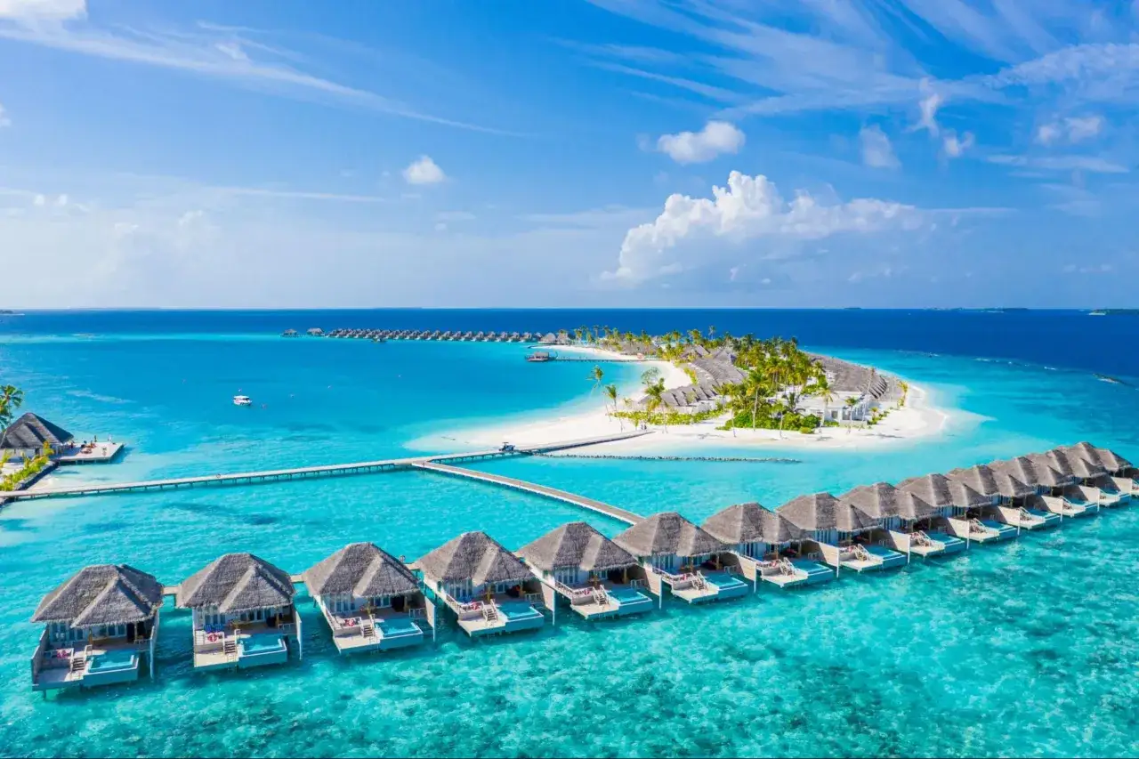 Traumhafte Wasserbungalows auf den Malediven. Ein Urlaub hier ist teuer, aber unvergesslich.