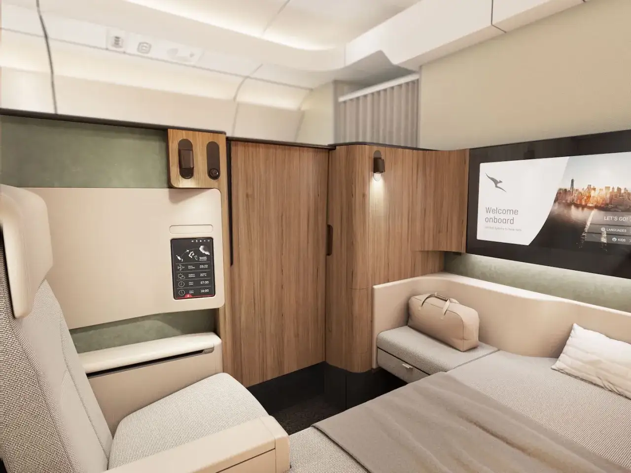 Luxuriöse Kabine mit Bett und Sitz. Die first class flug kosten spiegeln diesen Komfort wider.